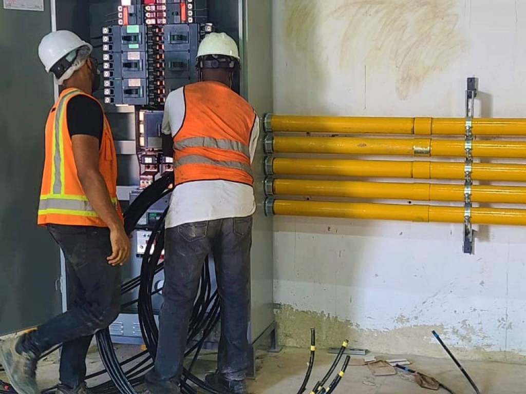 Alimentación Eléct. Baja Tensión En Nave Industrial